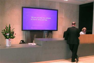 display digital welcome displays lobby corporate signage desk software ql navori